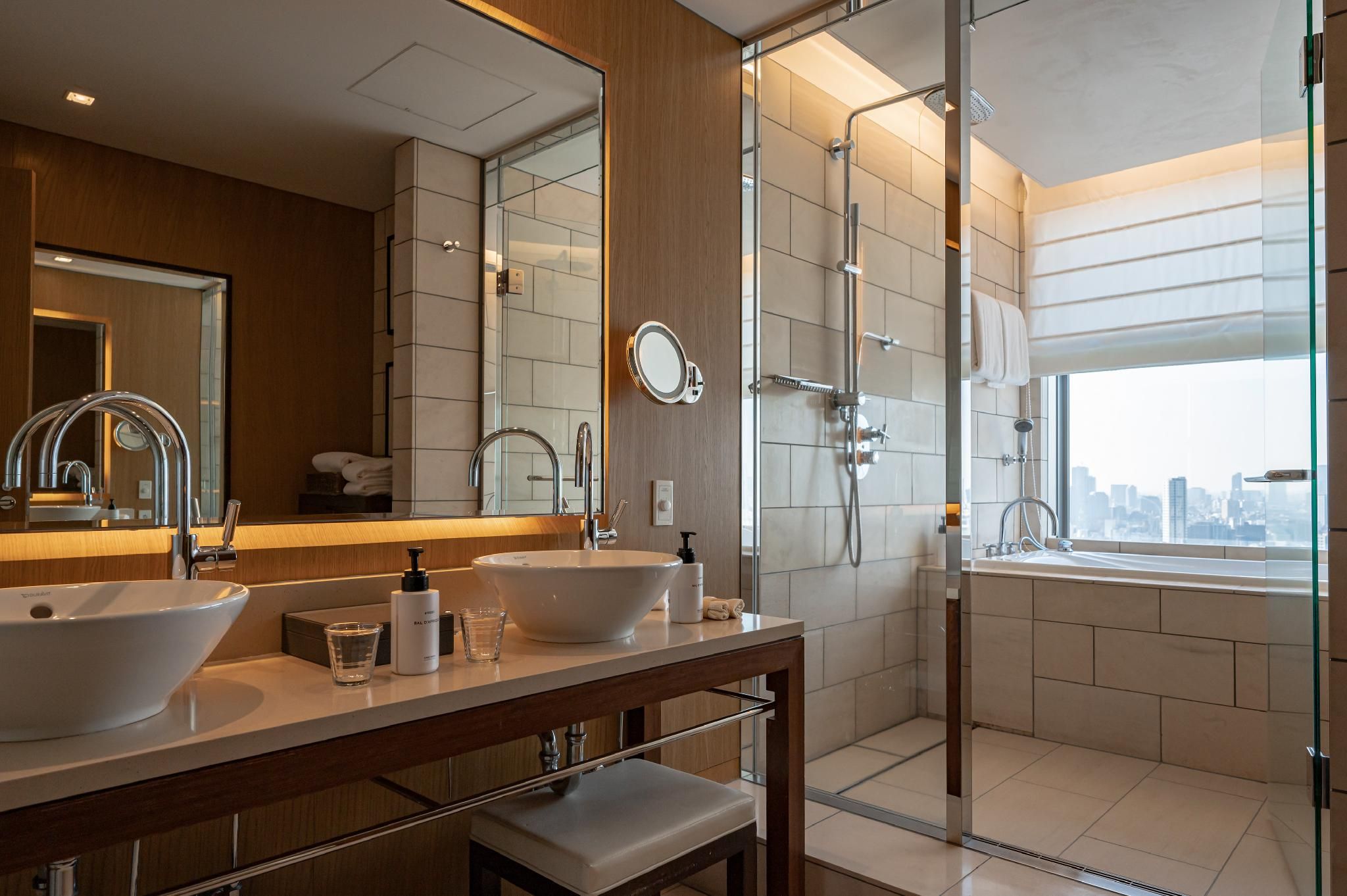 1 King Premium Club Lounge Access Luxury Bath View