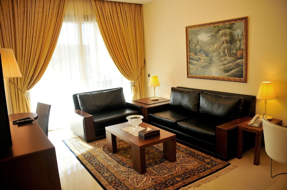 undefined Dolphin Royal Suites 5