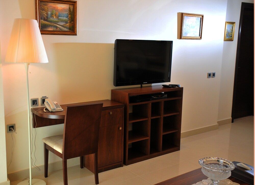 Dolphin Royal Suites One-Bedroom Suite (twin) with City View 4