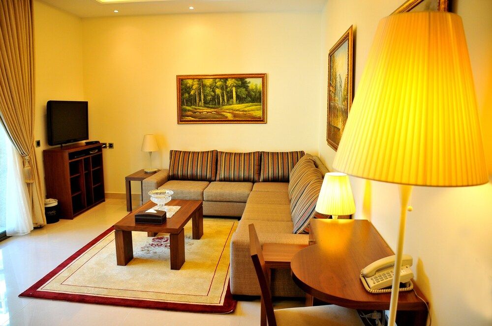 Dolphin Royal Suites One-Bedroom Suite (twin) with City View 6