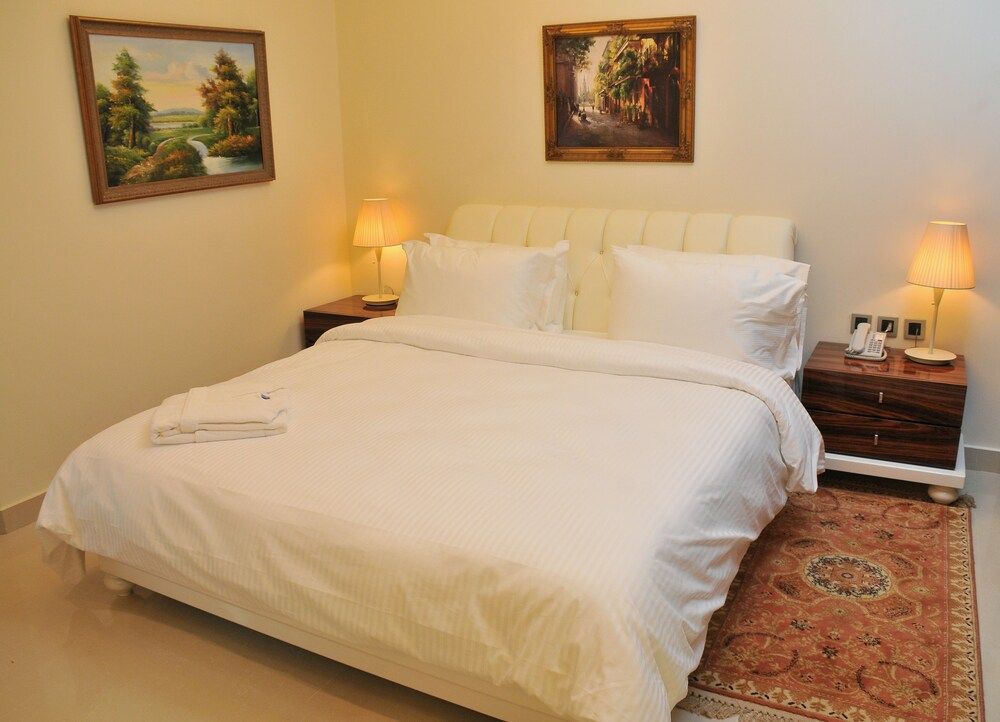 undefined Dolphin Royal Suites 8