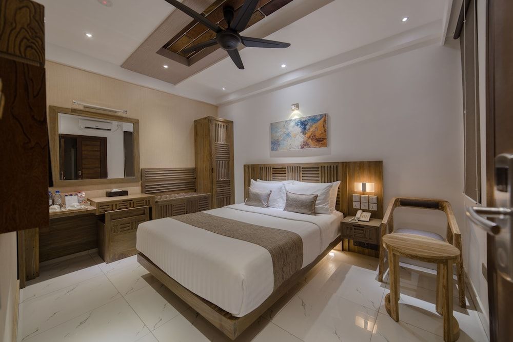 Deluxe Double Room (Free Airport Transfer)