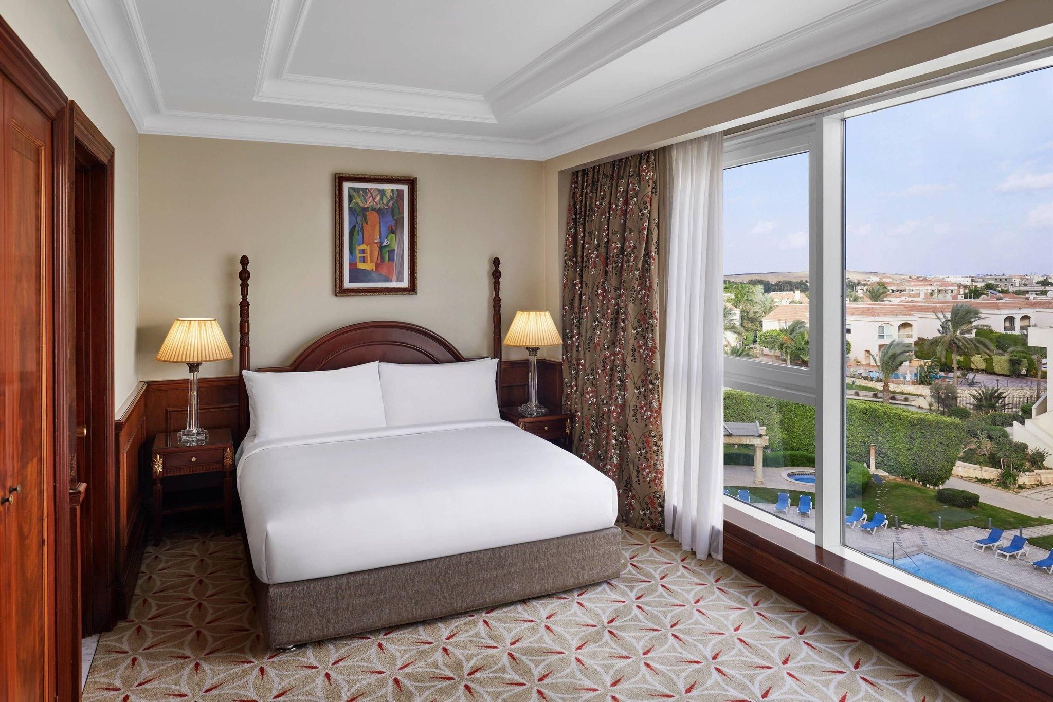 Deluxe King Pool or Golf, Guest room, 1 King, Golf or Pool view