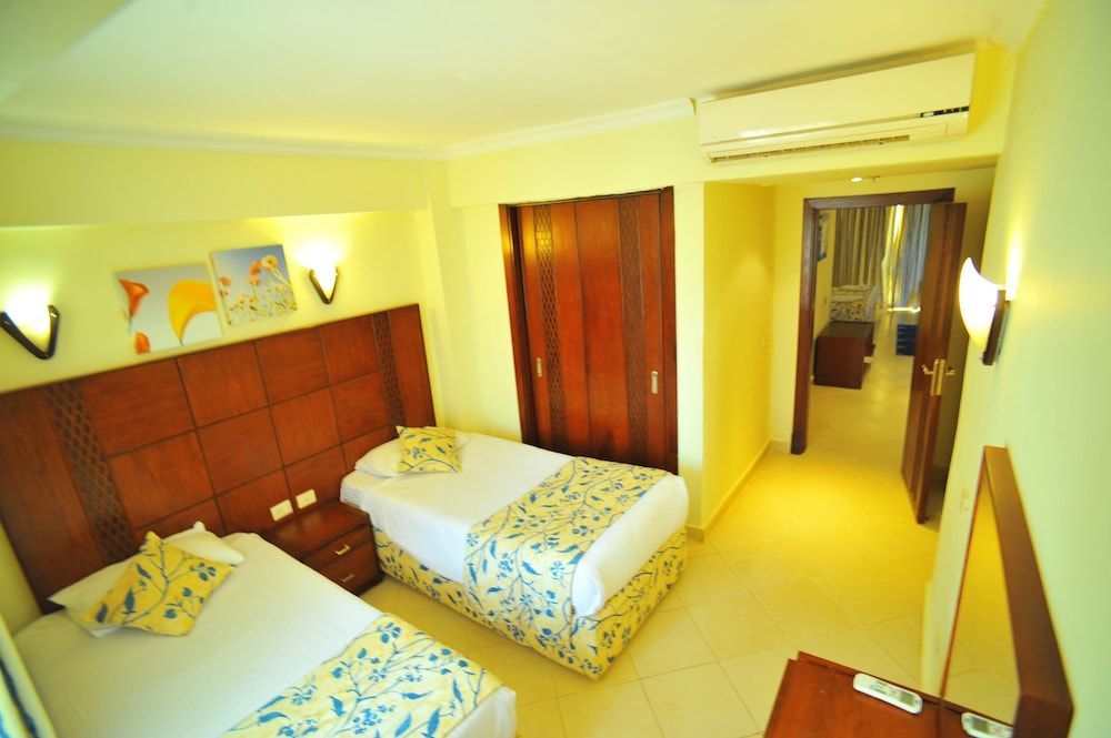 Family Room, 1 Bedroom, Pool View