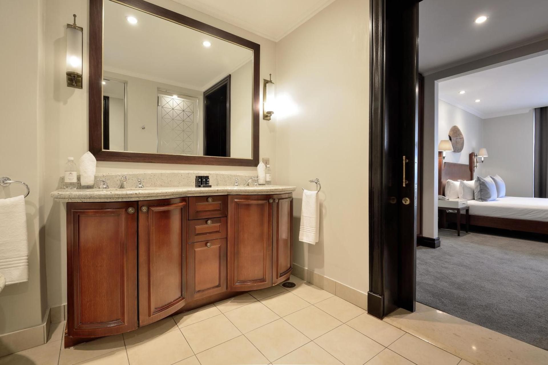 One-Bedroom Luxury Suite