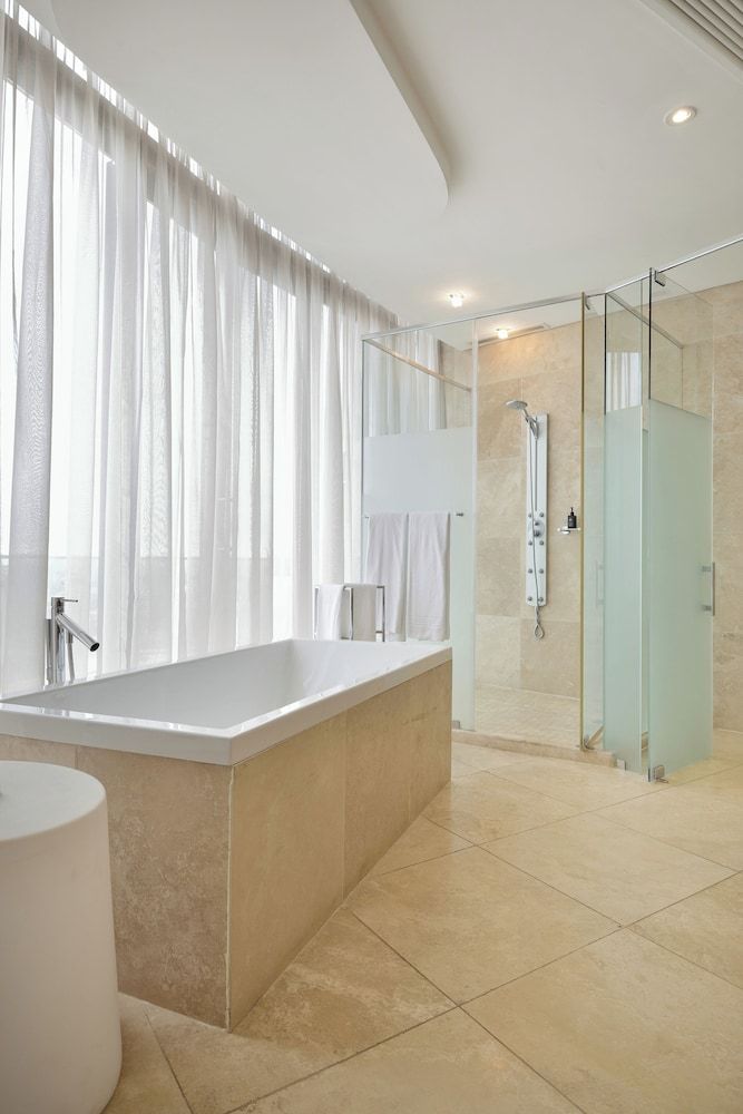 The Michelangelo Towers Superior Apartment 2