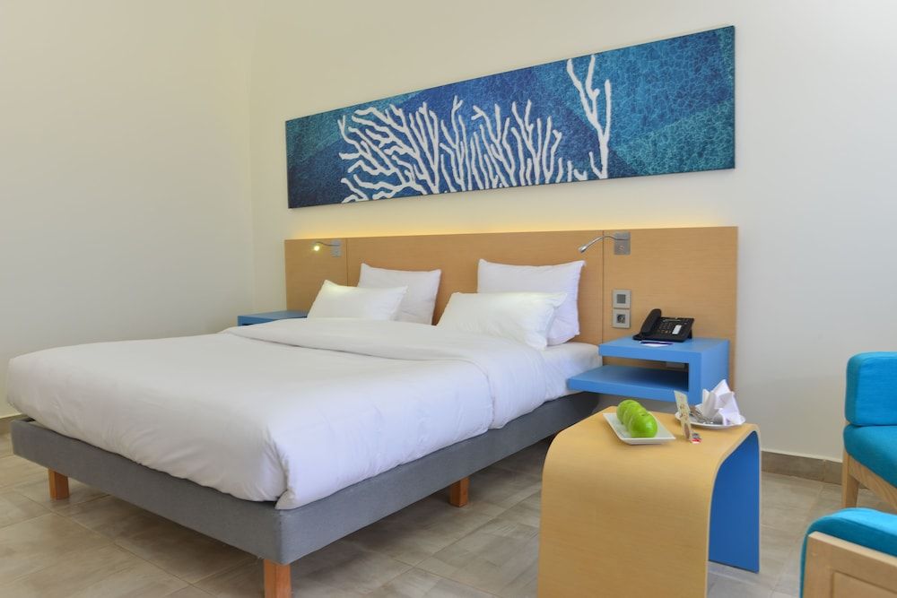 Standard Room, 2 Twin Beds (Sea Front)