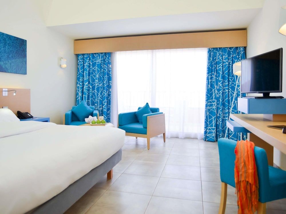 Standard Room, 1 Queen Bed, Sea View