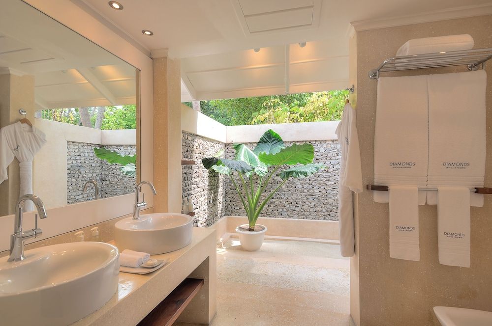 Diamonds Athuruga Maldives Resort & Spa Beach Front Villa 4