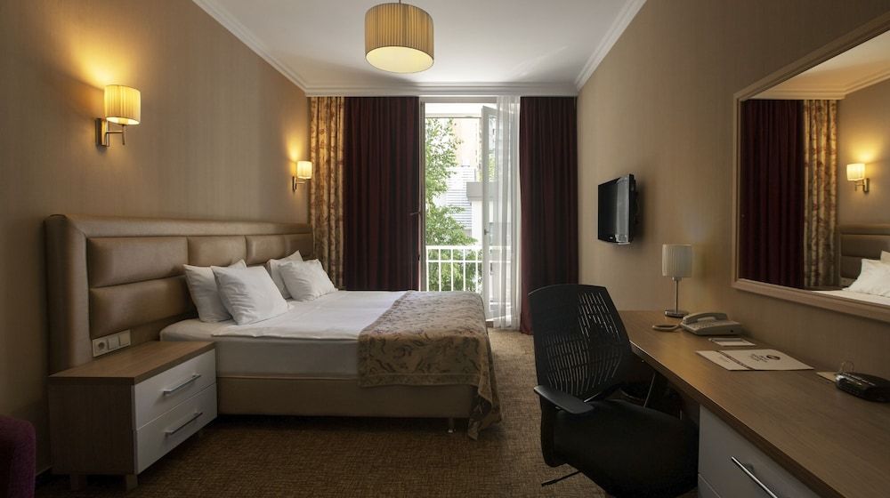 Flowers Hotel Standard Double Room 2