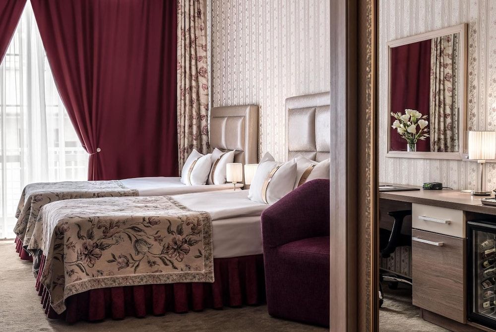 undefined Flowers Hotel 2