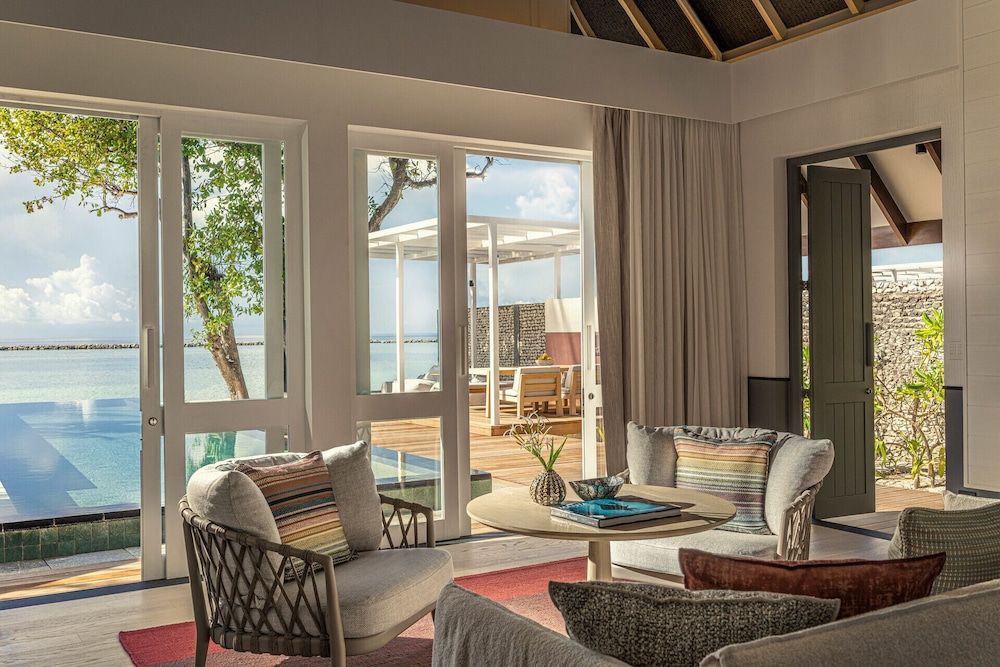 Premier Bungalow, 1 King Bed, Private Pool, Oceanfront