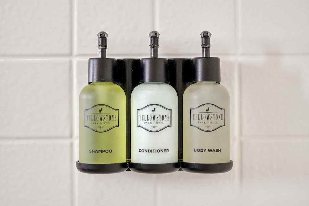 Yellowstone Park Hotel Deluxe Room, 1 King Bed 3