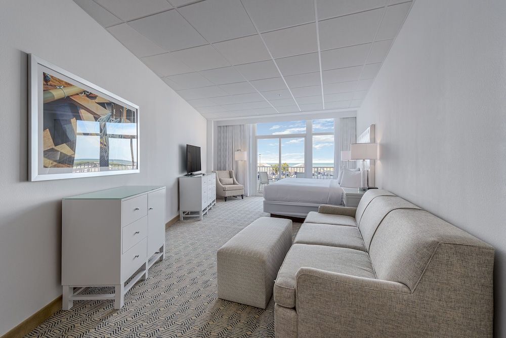 ICONA Diamond Beach Premium Poolside King Studio 8