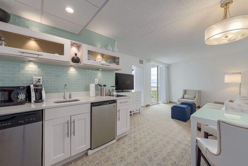 ICONA Diamond Beach Premium Poolside Double Suite 12