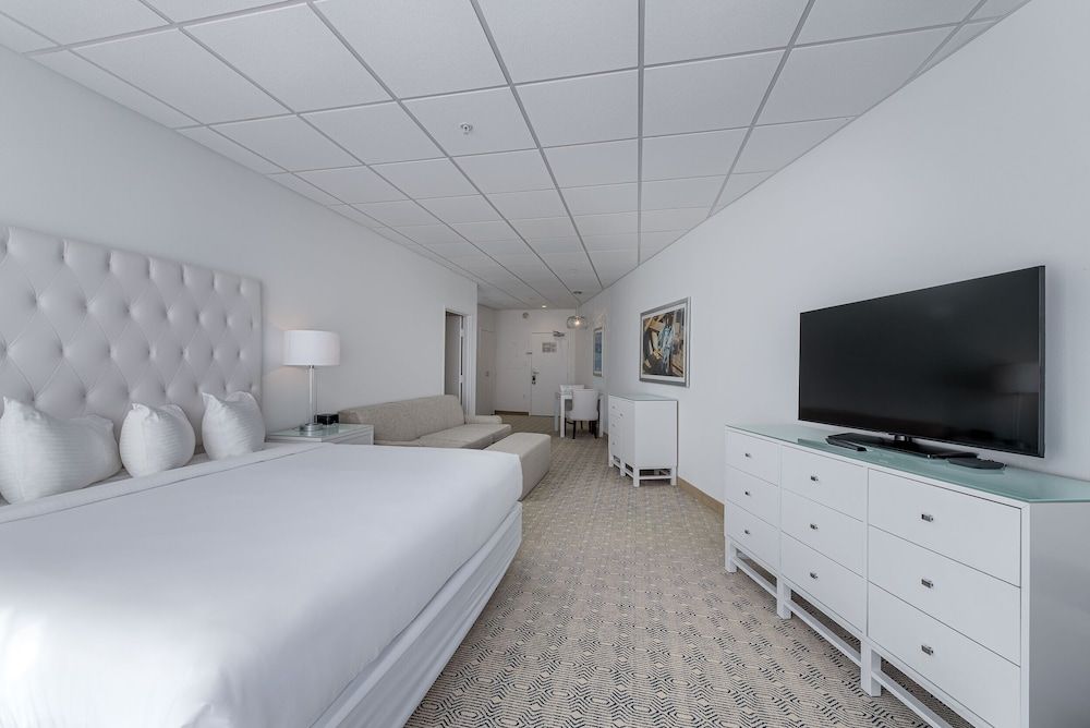 ICONA Diamond Beach Premium Poolside King Studio 2