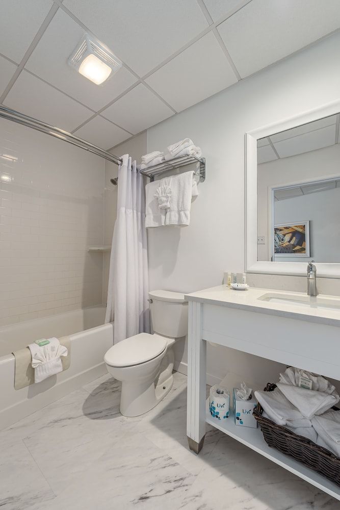 ICONA Diamond Beach Premium Poolside King Studio 4