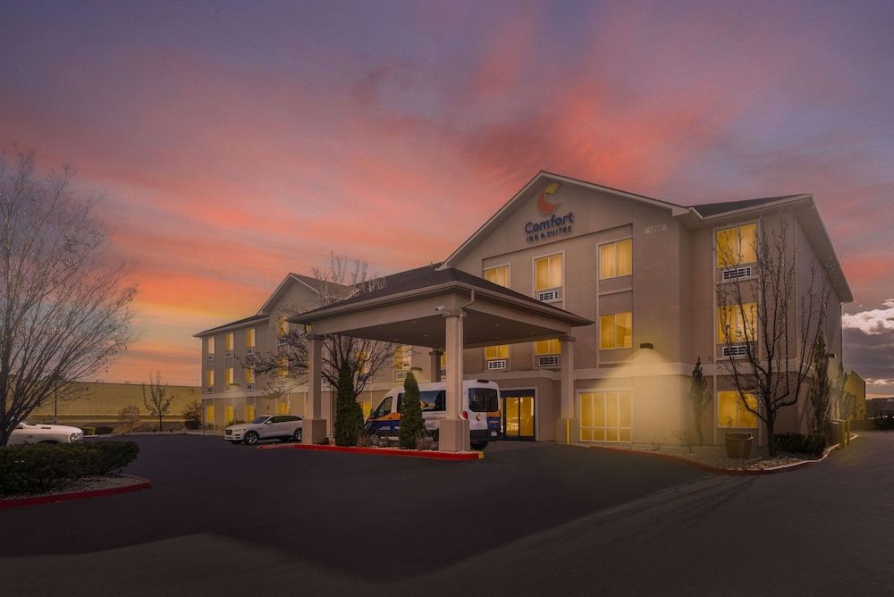 undefined Comfort Inn & Suites Airport 8