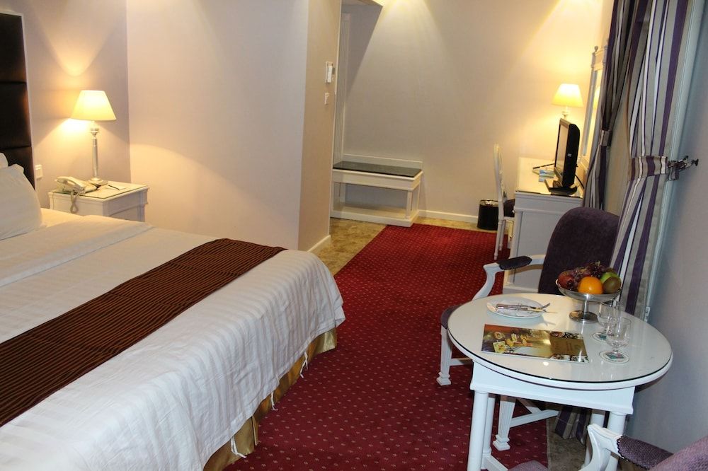 undefined Al Bustan Hotel 2