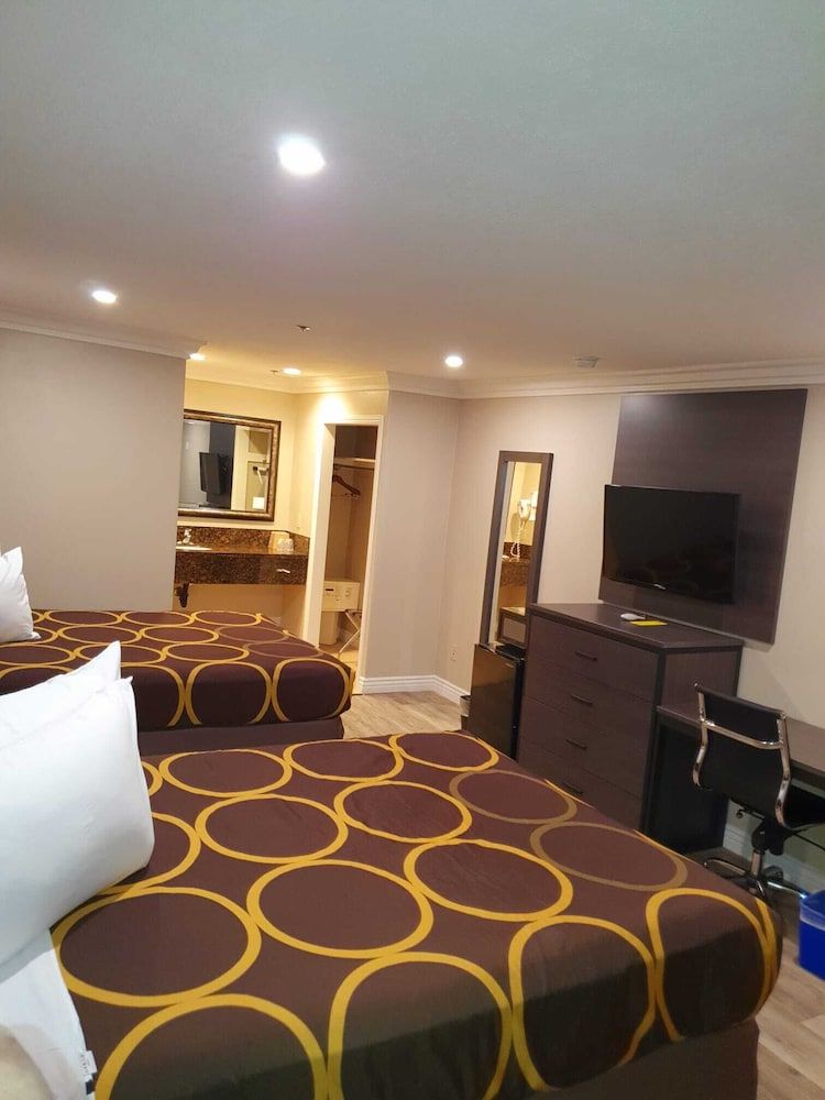 Room, 2 Queen Beds, Non Smoking