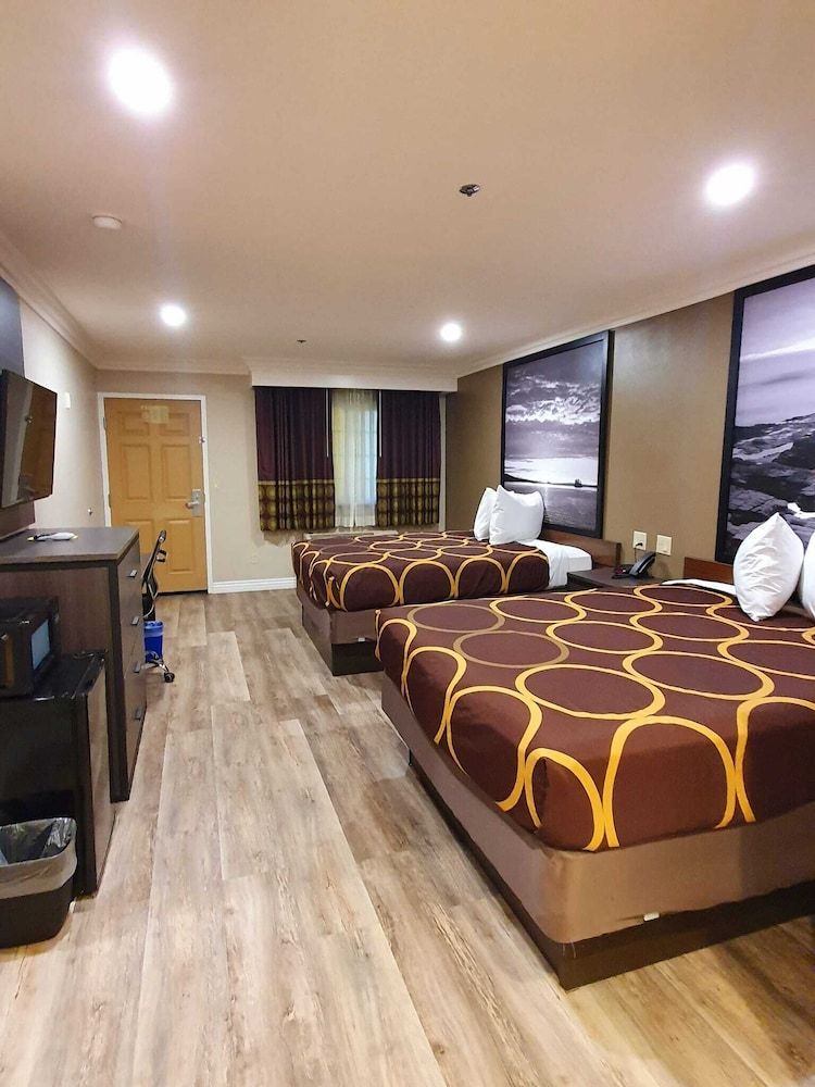 Room, 2 Queen Beds, Non Smoking