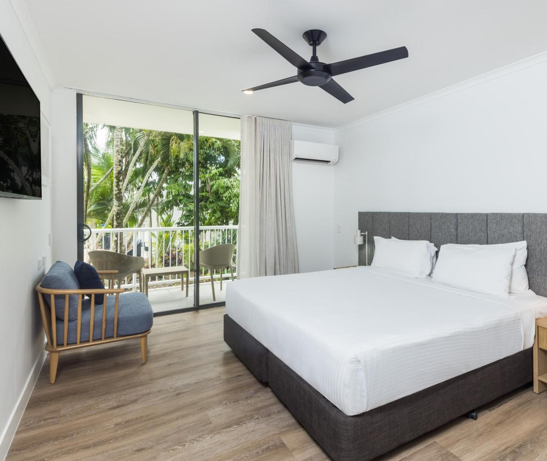 Hotel Room Pool View Premier - No Housekeeping