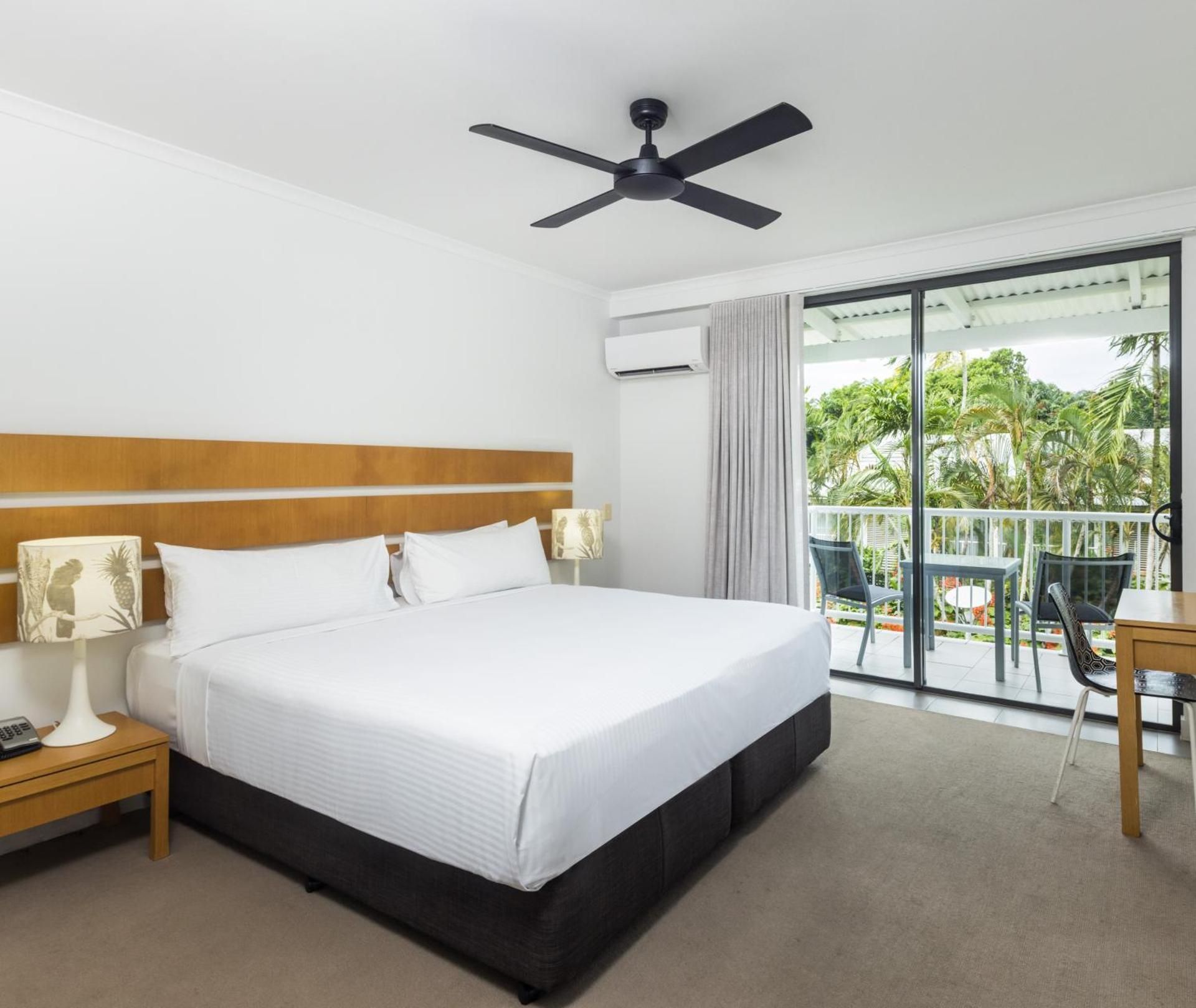 King Room with Garden View - No Housekeeping
