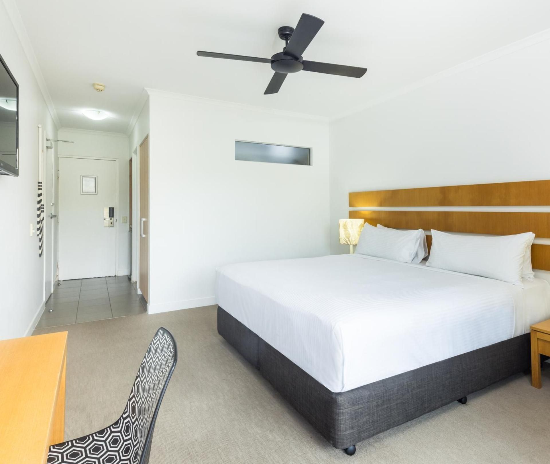 King Room with Garden View - No Housekeeping