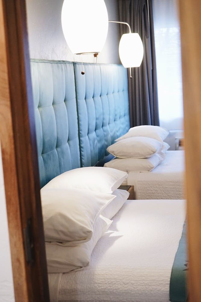 Modern Hotel Design Room, 2 Queen Beds 2