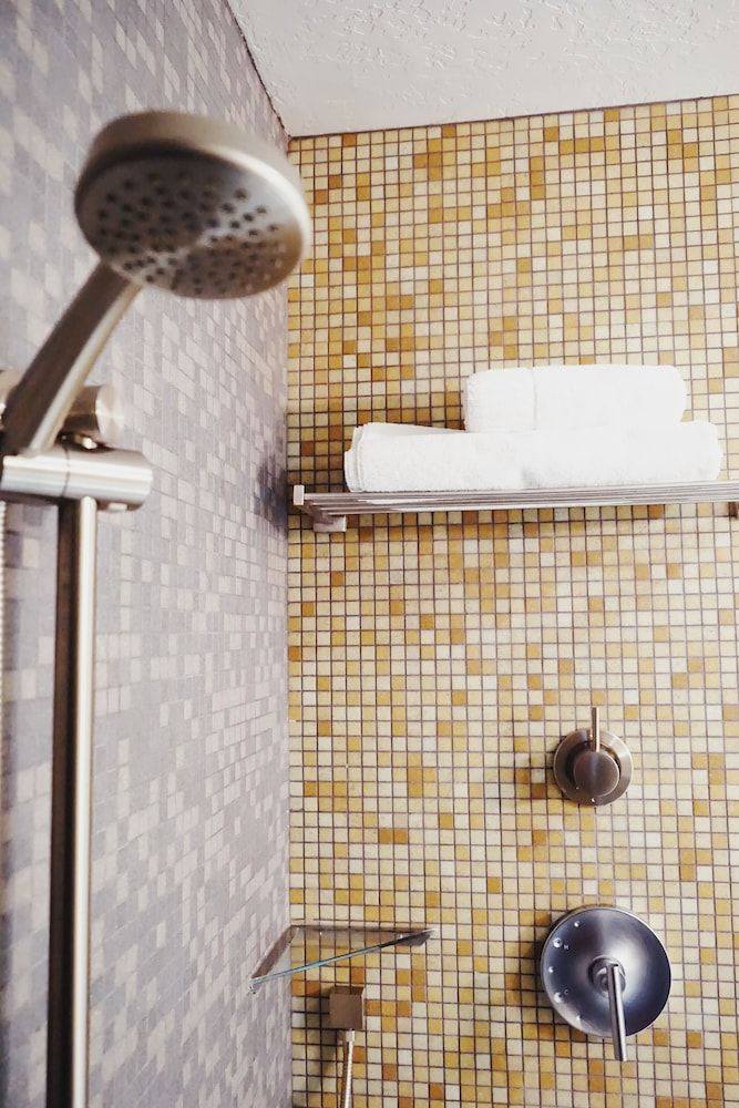 Modern Hotel Design Room, 1 King Bed, Courtyard Area 7