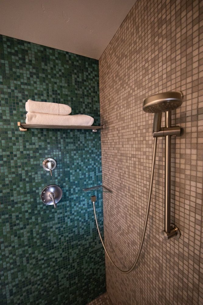 Modern Hotel Design Room, 1 King Bed, Courtyard Area 8