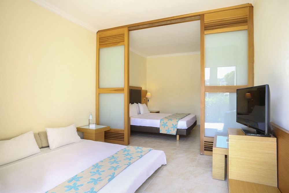 Family Room (XTRA Sol 2 adults + 2 children)