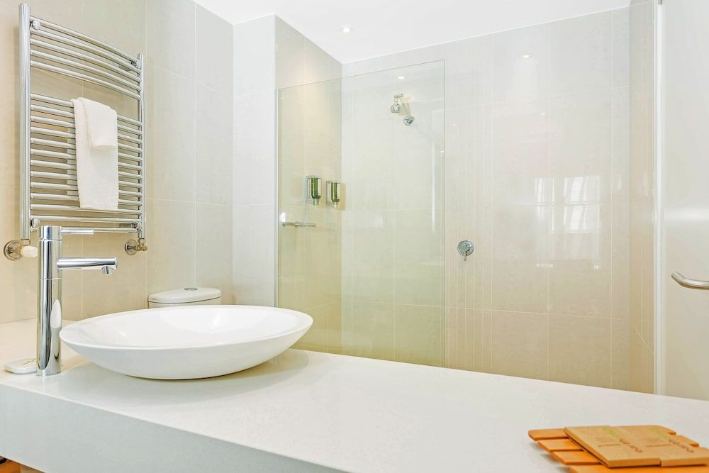 Deep Blue Hotel & Hot Springs Queen Studio Room 4