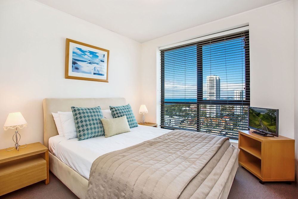 Mantra Broadbeach on the Park Apartment, 3 Bedrooms (Weekly Housekeeping) 2