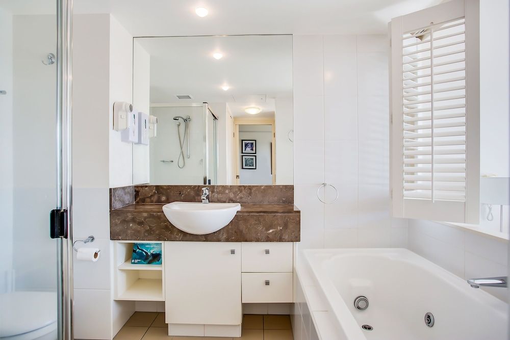 Mantra Broadbeach on the Park Apartment, 1 Bedroom (Weekly Housekeeping) 5