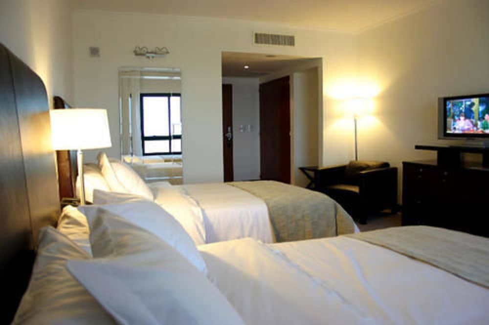 Ros Tower Hotel Deluxe Room, 2 Twin Beds 5