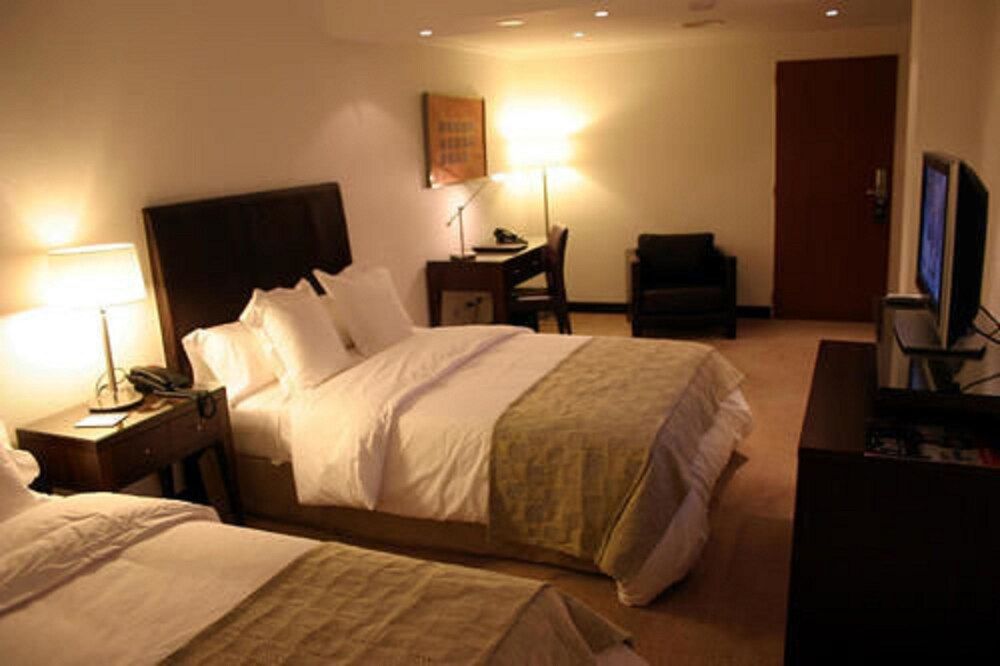 Ros Tower Hotel Deluxe Room, 2 Twin Beds 2