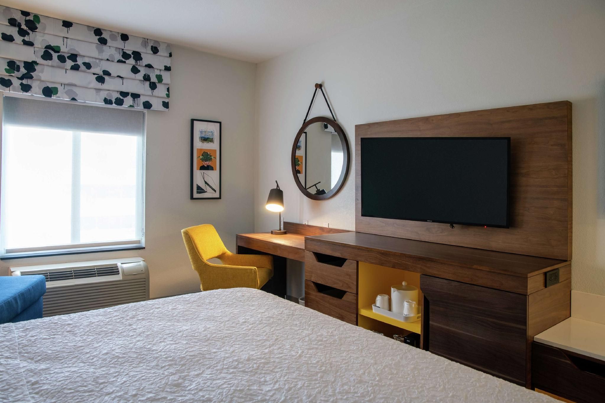 1 King Bed Nonsmoking
