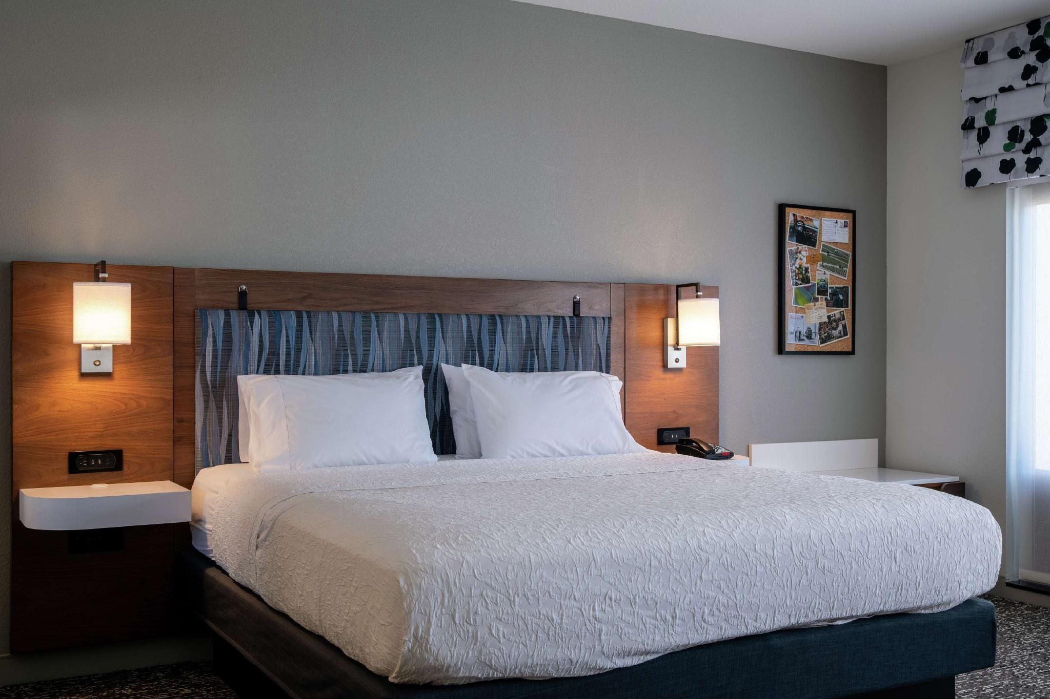 1 King Bed Larger Room Nonsmoking
