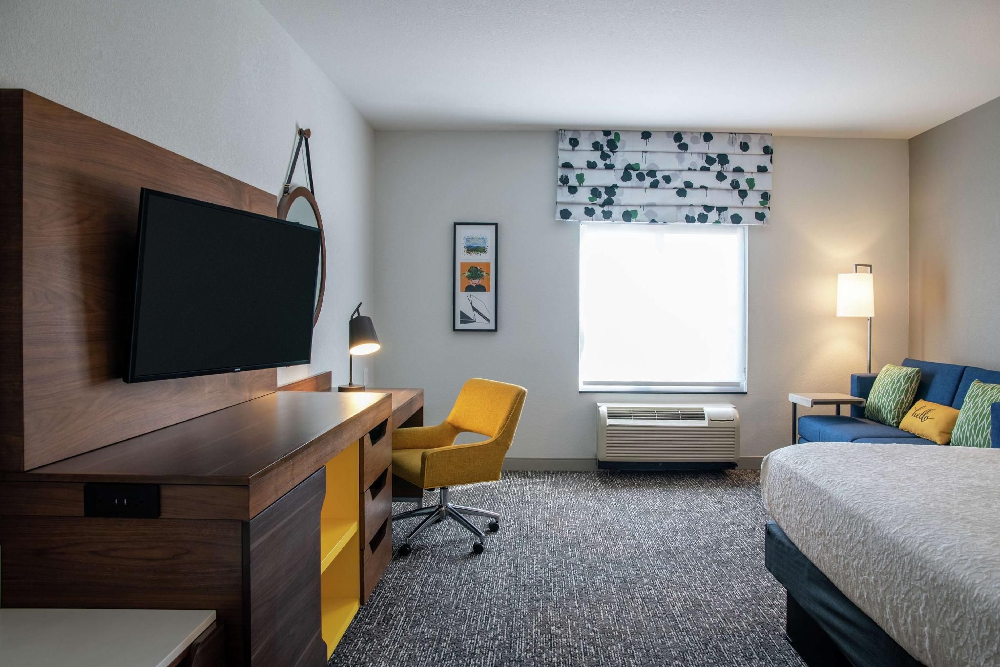1 King Bed Larger Room Nonsmoking