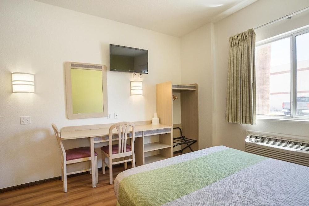 Lakeside Inn Lake Havasu City Standard Room, 1 Bedroom 11