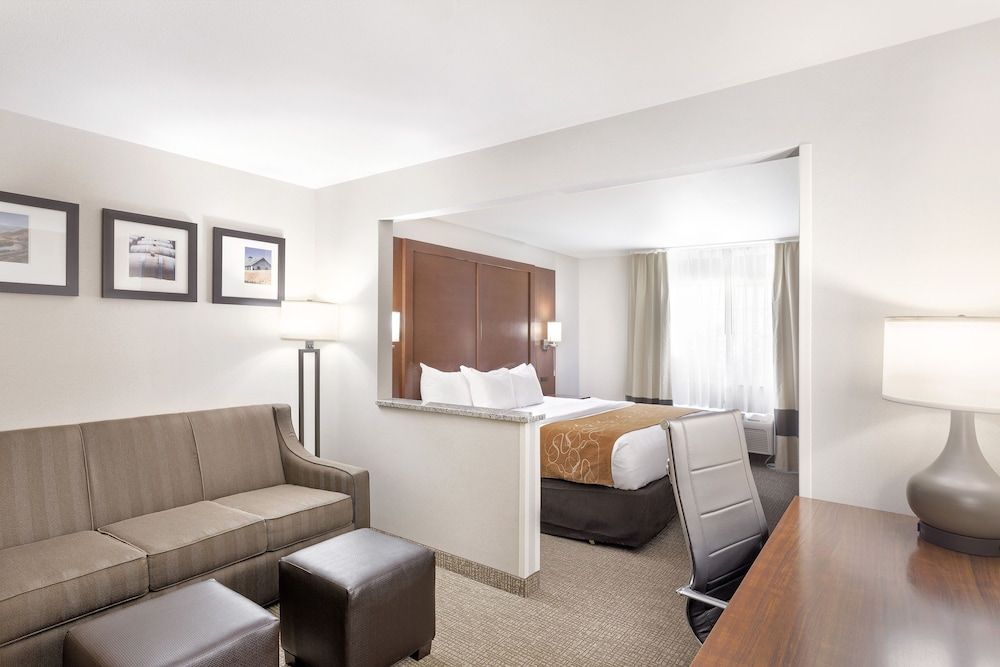 Suite, 1 King Bed, Non Smoking