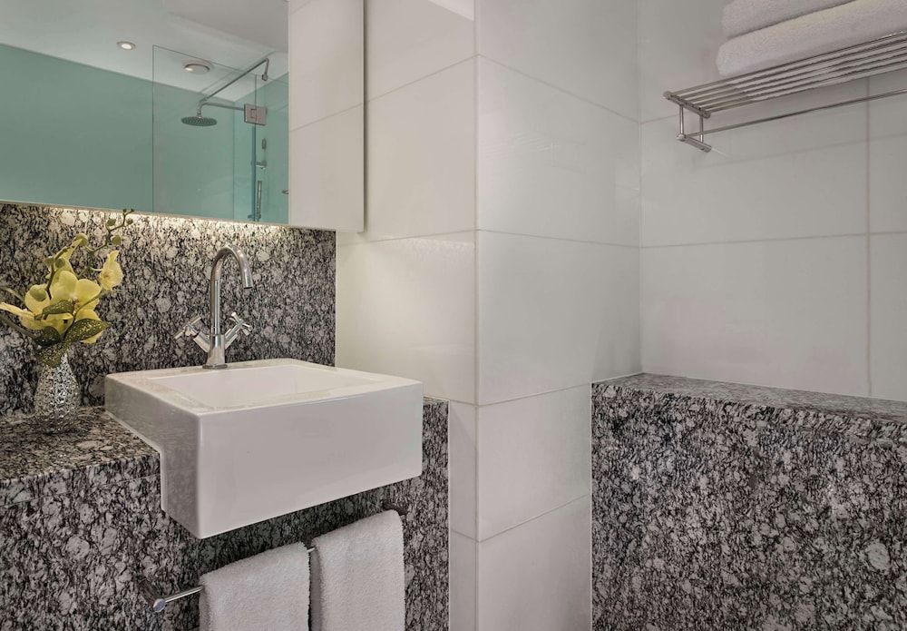 undefined Park Plaza County Hall London 5