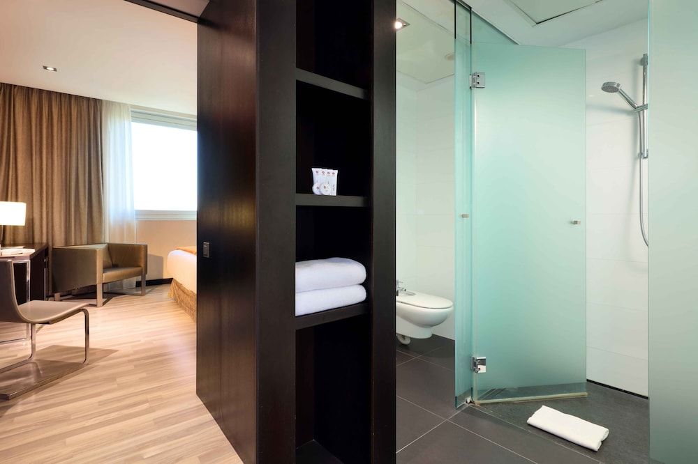 EXE Puerto de Sagunto Triple Room (2 Adults + 1 Child) 4