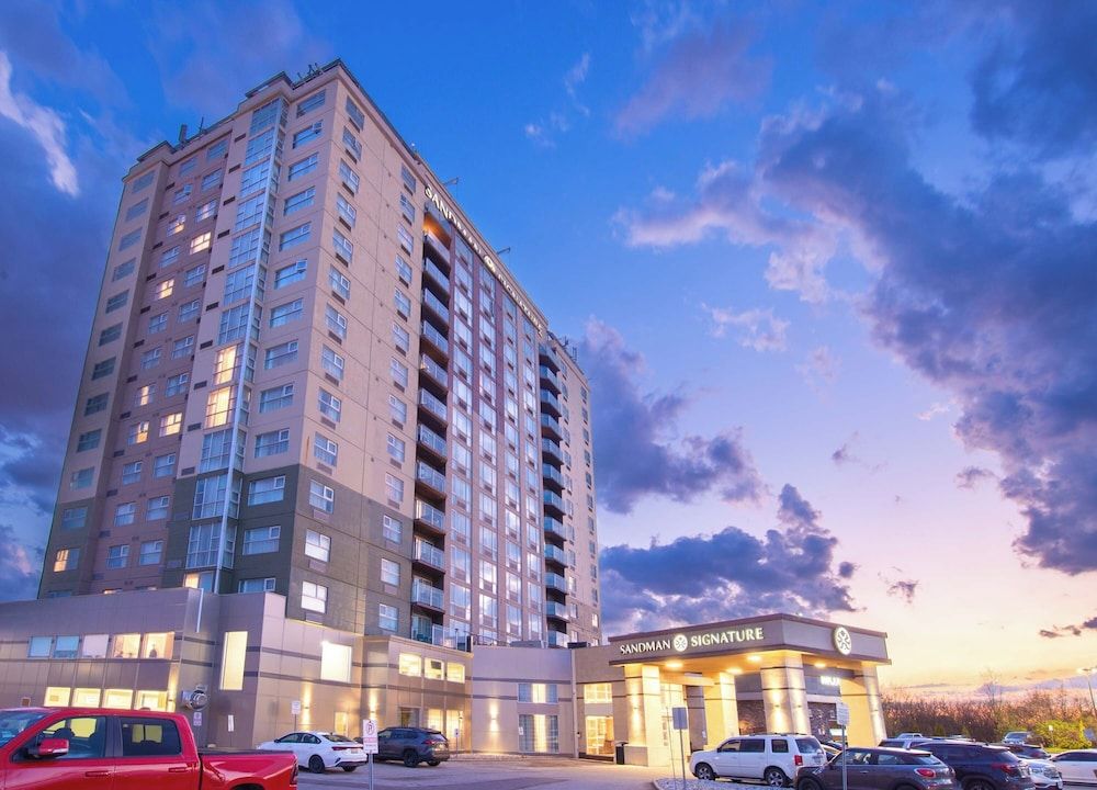 undefined Sandman Signature Toronto Airport Hotel 5