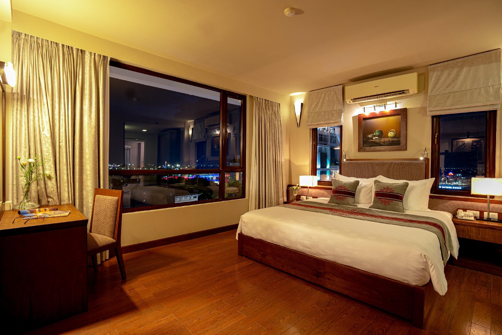 Executive Suite - City View