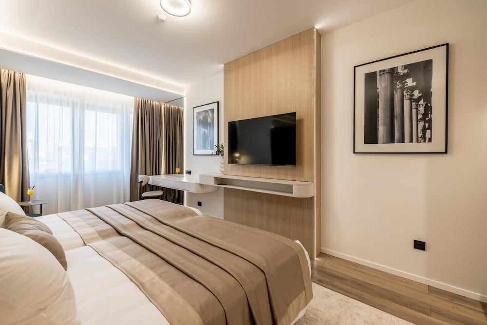 undefined Atrium Hotel 9