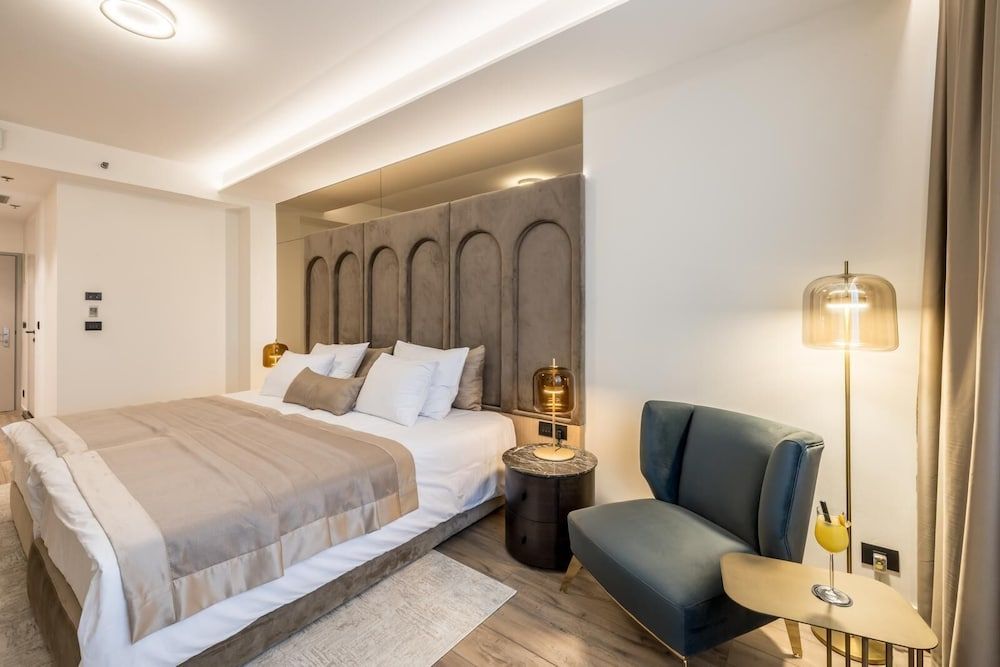 undefined Atrium Hotel 8