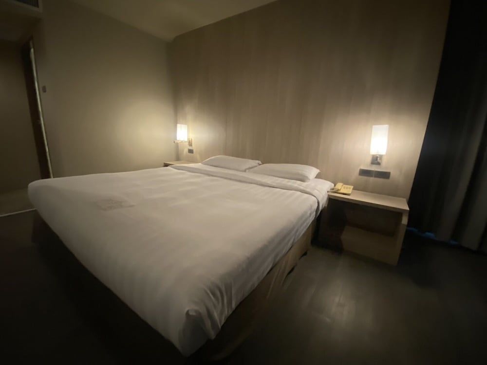 undefined Gold Orchid Bangkok 9