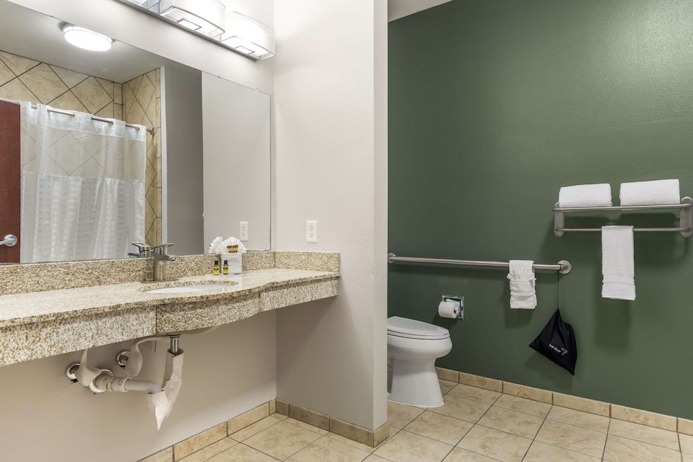Best Western Plus Duncanville/Dallas Suite, 1 King Bed, Accessible, Bathtub (with Sofabed) 3